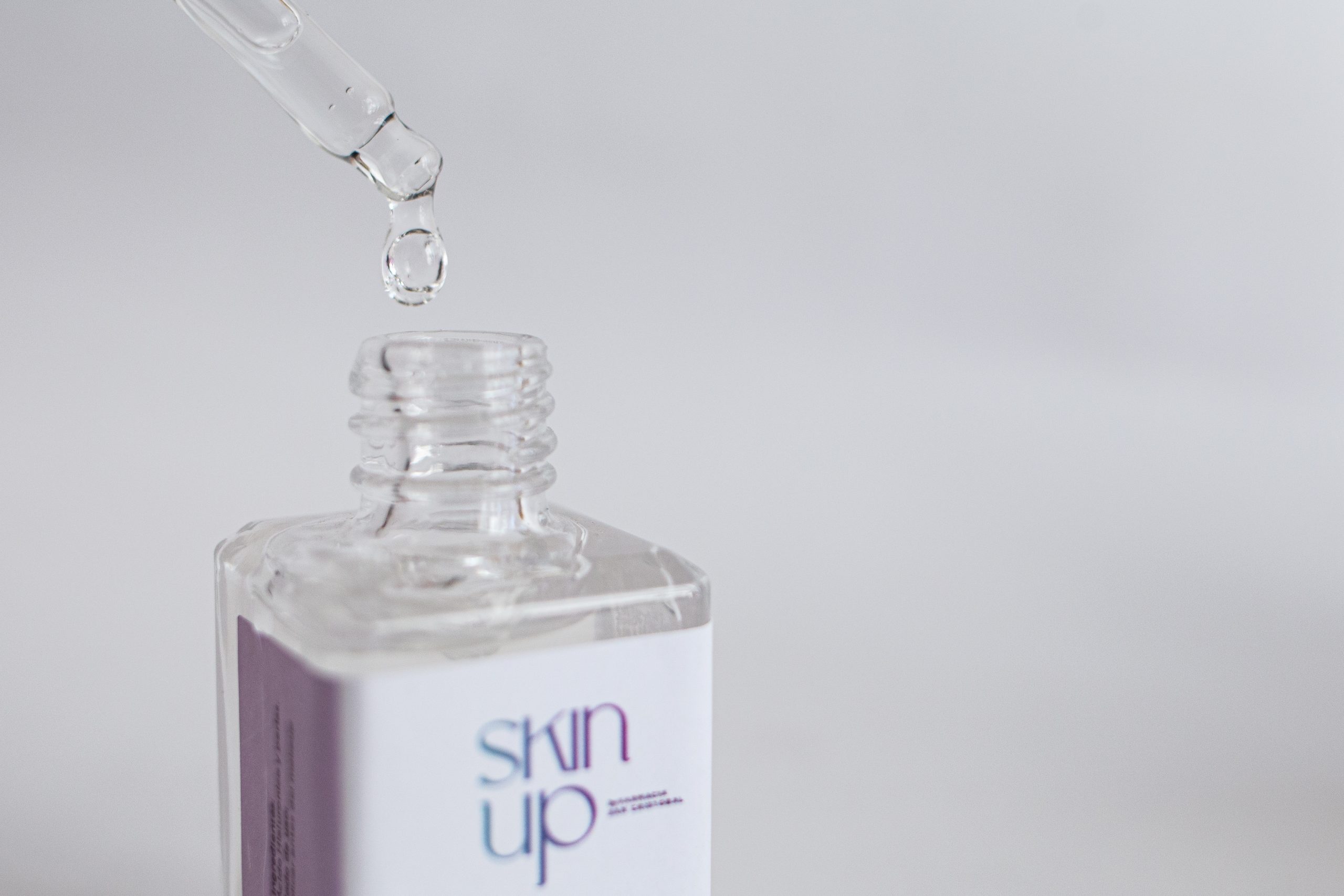PRIMER SKIN UP Con Ácido Hyaluronic y Perlas - Imagen 3